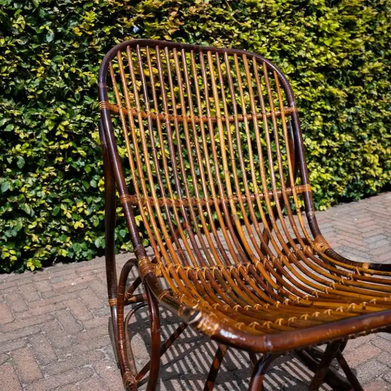 Rotan schommelstoel